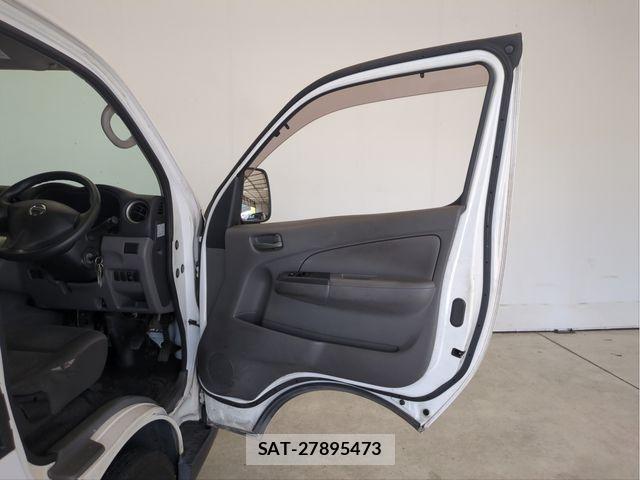 Nissan NV350 Caravan 2015-10 8367933-27