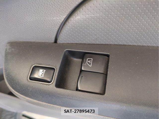 Nissan NV350 Caravan 2015-10 8367933-28