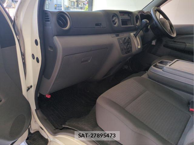 Nissan NV350 Caravan 2015-10 8367933-2