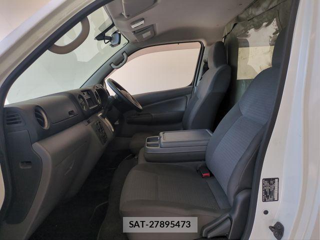 Nissan NV350 Caravan 2015-10 8367933-3