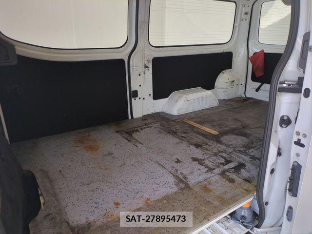 Nissan NV350 Caravan 2015-10 8367933-4