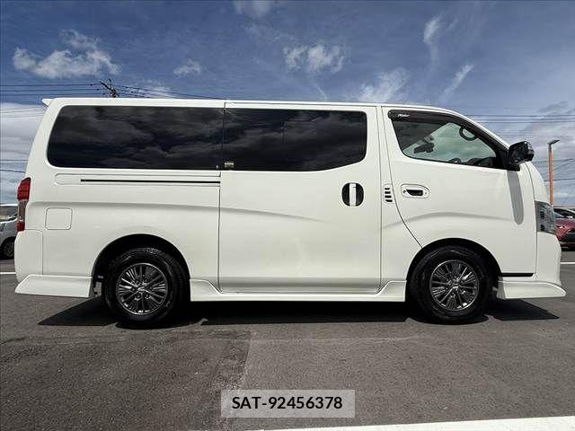 Nissan NV350 Caravan 2018-04 8367930-10
