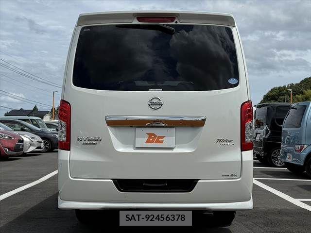 Nissan NV350 Caravan 2018-04 8367930-13