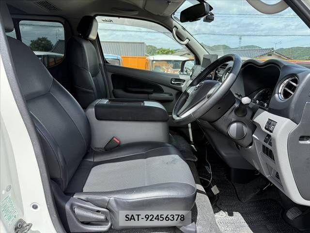 Nissan NV350 Caravan 2018-04 8367930-15