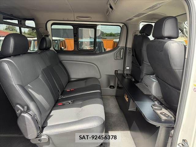 Nissan NV350 Caravan 2018-04 8367930-16