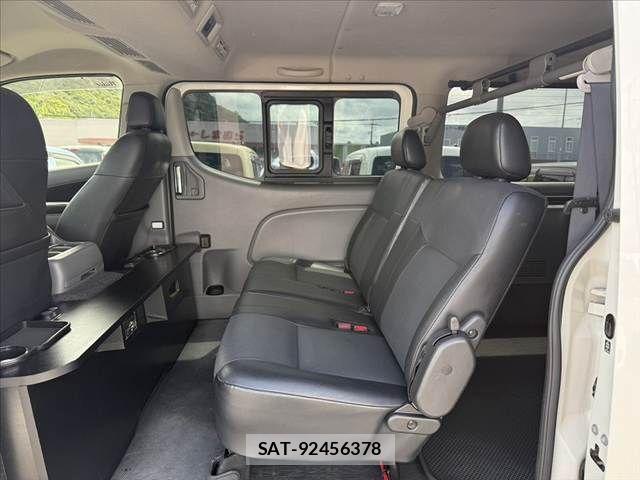 Nissan NV350 Caravan 2018-04 8367930-18