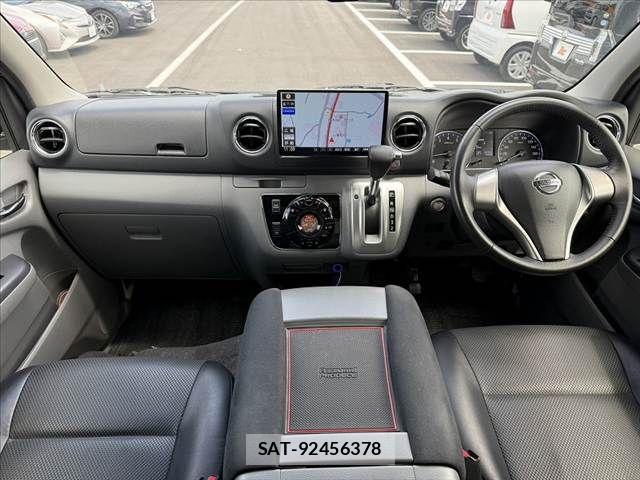 Nissan NV350 Caravan 2018-04 8367930-1
