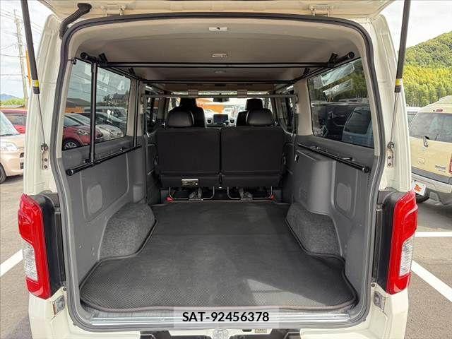Nissan NV350 Caravan 2018-04 8367930-19