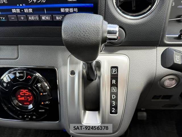 Nissan NV350 Caravan 2018-04 8367930-22