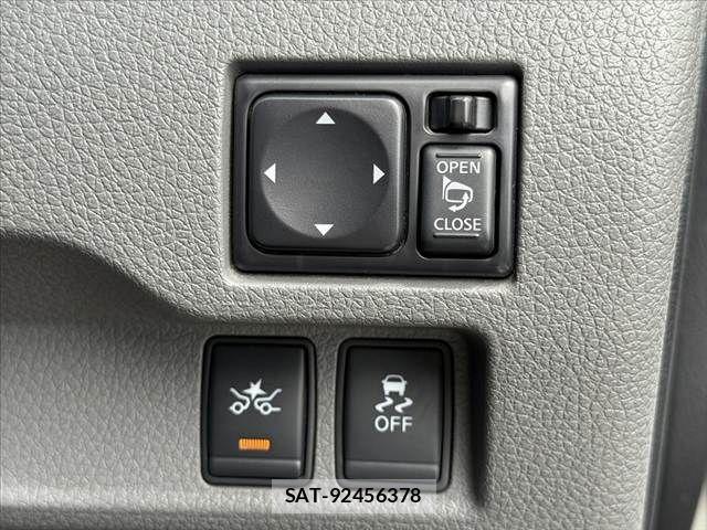Nissan NV350 Caravan 2018-04 8367930-24