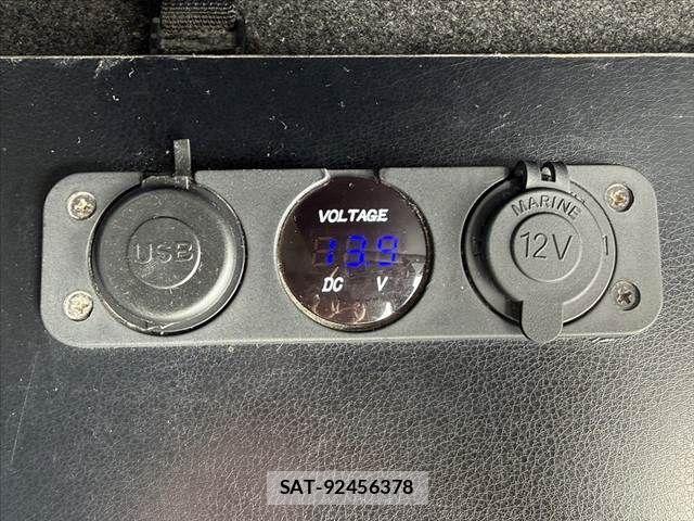 Nissan NV350 Caravan 2018-04 8367930-28
