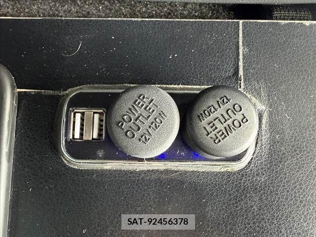 Nissan NV350 Caravan 2018-04 8367930-29