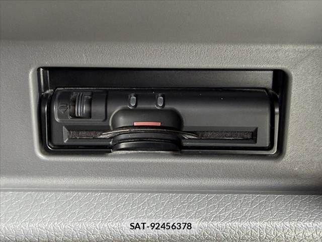 Nissan NV350 Caravan 2018-04 8367930-6