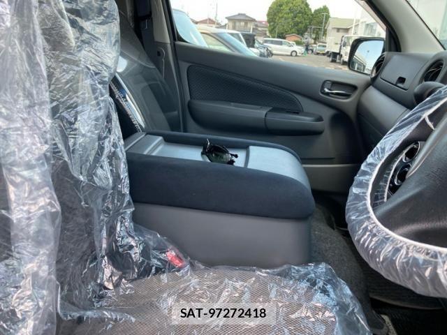 Nissan NV350 Caravan 2013-08 8367929-11