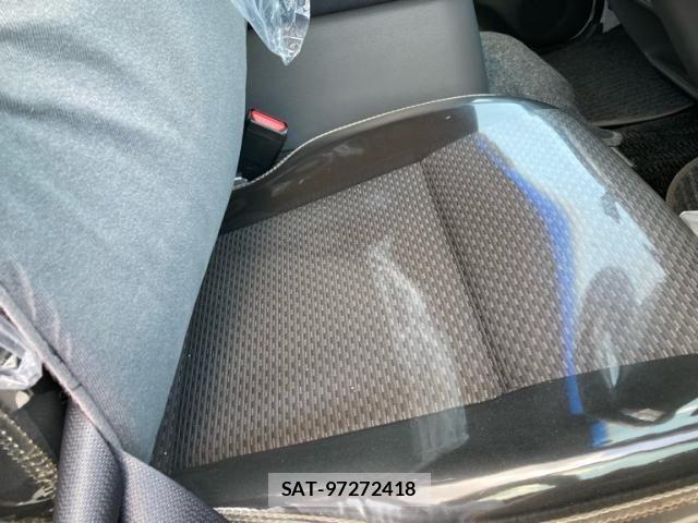 Nissan NV350 Caravan 2013-08 8367929-12