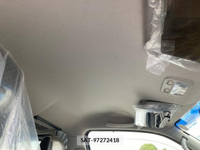 Nissan NV350 Caravan 2013-08 8367929-14