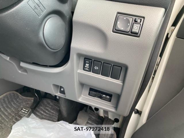 Nissan NV350 Caravan 2013-08 8367929-17