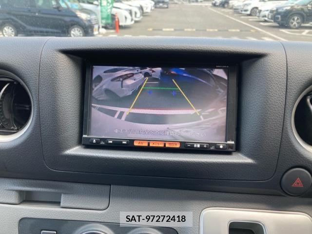 Nissan NV350 Caravan 2013-08 8367929-21