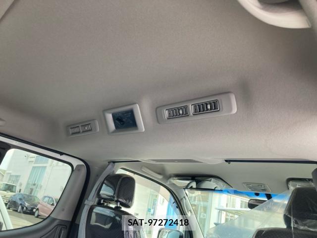 Nissan NV350 Caravan 2013-08 8367929-24