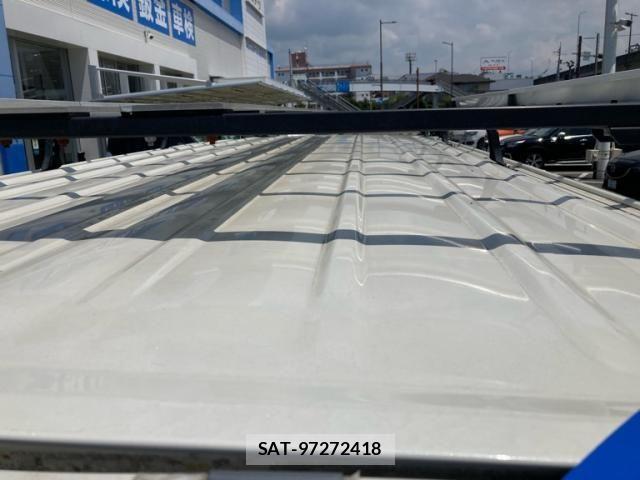 Nissan NV350 Caravan 2013-08 8367929-28