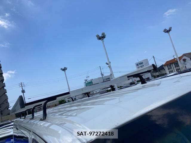 Nissan NV350 Caravan 2013-08 8367929-4