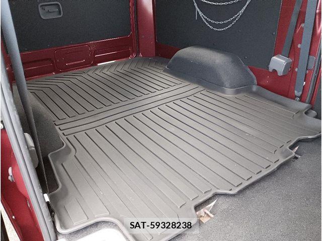Nissan NV350 Caravan 2020-02 8371998-9