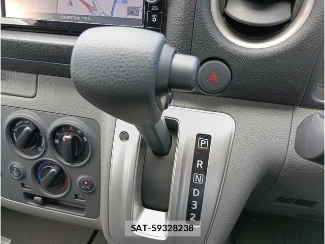 Nissan NV350 Caravan 2020-02 8371998-15