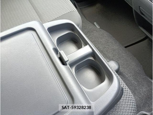 Nissan NV350 Caravan 2020-02 8371998-16