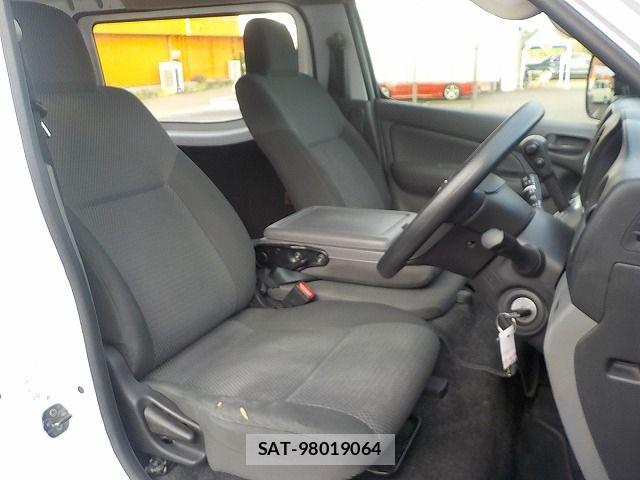 Nissan NV350 Caravan 2020-05 8414149-9