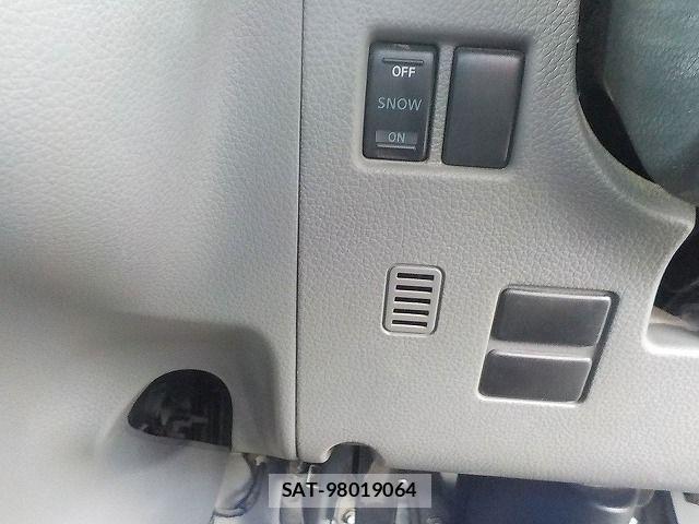 Nissan NV350 Caravan 2020-05 8414149-13
