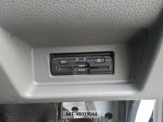 Nissan NV350 Caravan 2020-05 8414149-14