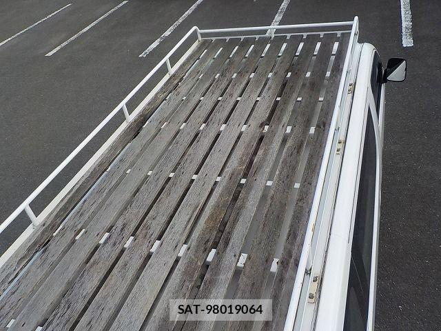 Nissan NV350 Caravan 2020-05 8414149-16