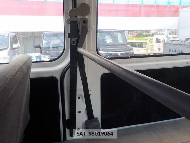 Nissan NV350 Caravan 2020-05 8414149-17