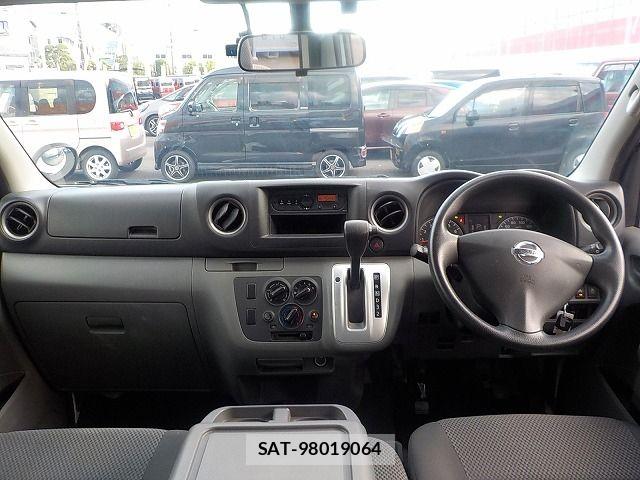 Nissan NV350 Caravan 2020-05 8414149-2