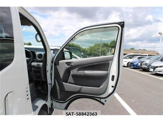 Nissan NV350 Caravan 2017-09 8458131-28