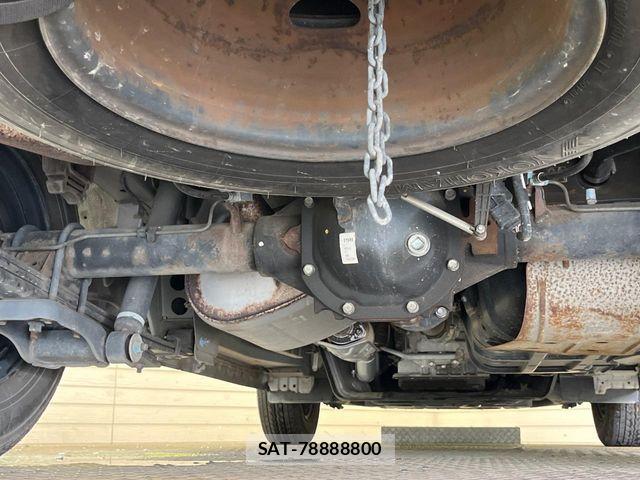 Nissan NV350 Caravan 2017-06 8458130-18