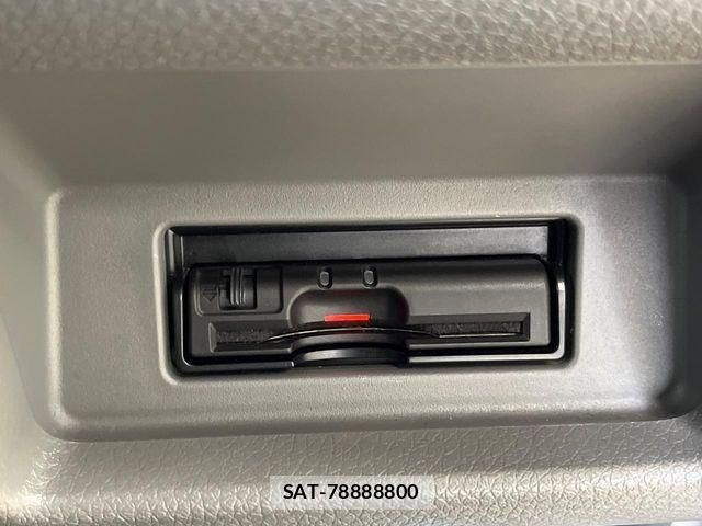 Nissan NV350 Caravan 2017-06 8458130-6