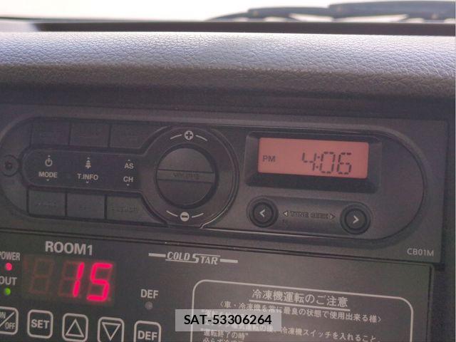 Nissan NV350 Caravan 2020-07 8485880-9