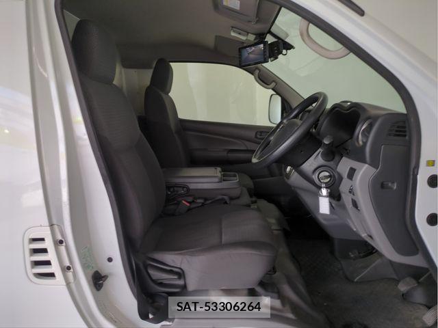 Nissan NV350 Caravan 2020-07 8485880-26