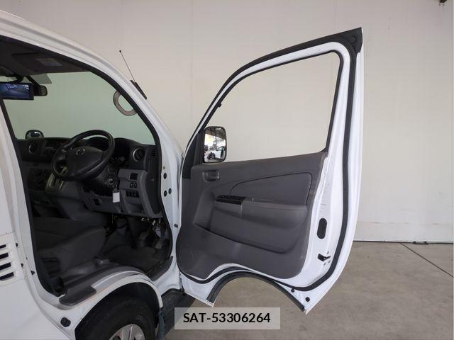 Nissan NV350 Caravan 2020-07 8485880-28