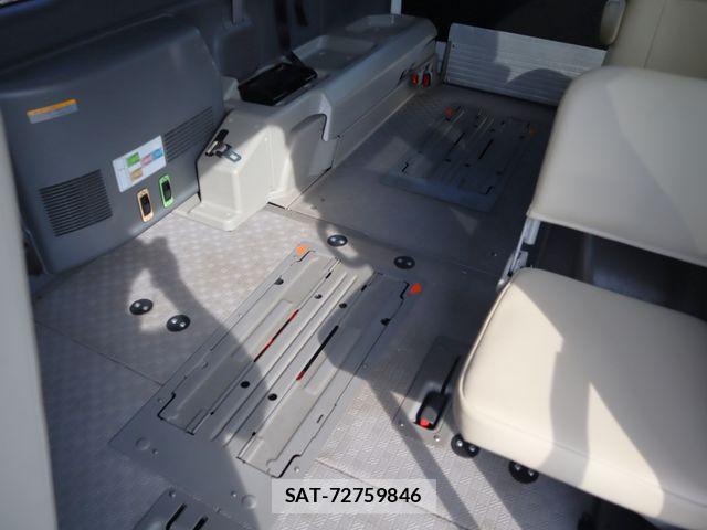 Nissan NV350 Caravan 2021-04 8526411-11