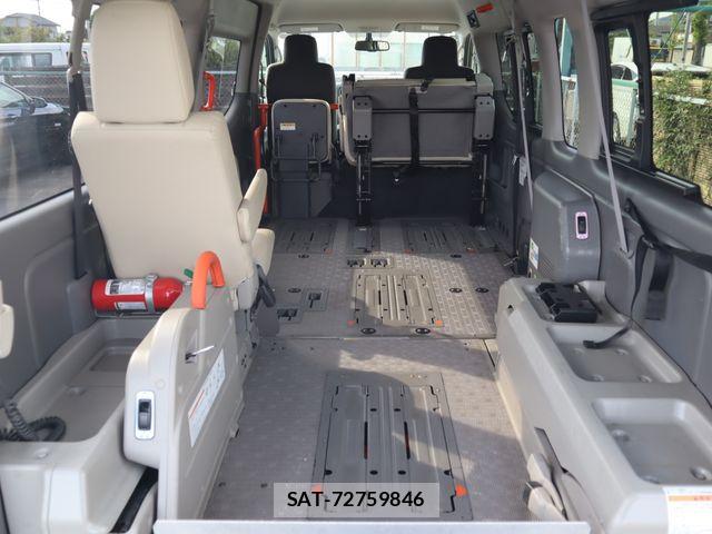 Nissan NV350 Caravan 2021-04 8526411-15