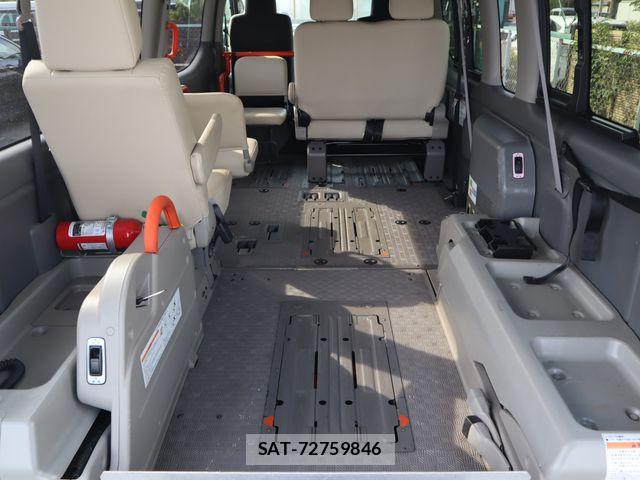Nissan NV350 Caravan 2021-04 8526411-4