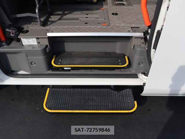 Nissan NV350 Caravan 2021-04 8526411-7
