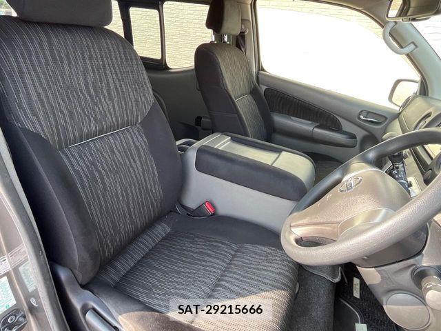 Nissan NV350 Caravan 2018-09 8563067-10