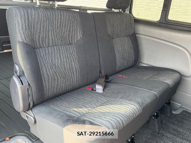 Nissan NV350 Caravan 2018-09 8563067-11