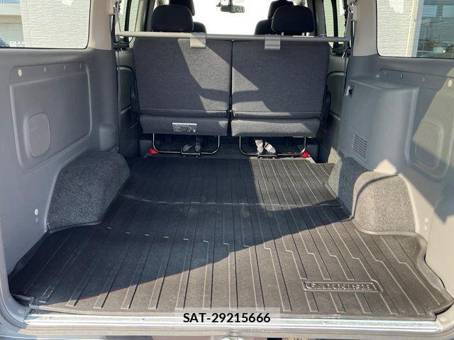 Nissan NV350 Caravan 2018-09 8563067-12