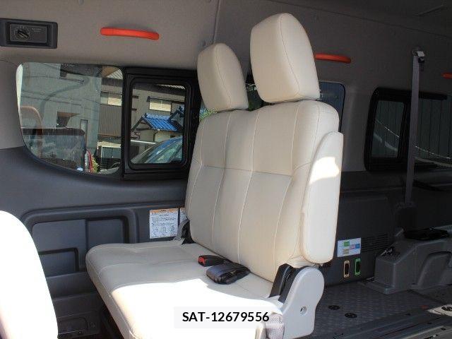 Nissan NV350 Caravan 2021-08 8563068-9