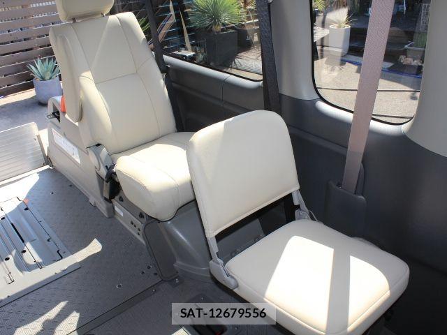 Nissan NV350 Caravan 2021-08 8563068-11