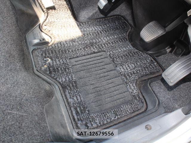 Nissan NV350 Caravan 2021-08 8563068-17